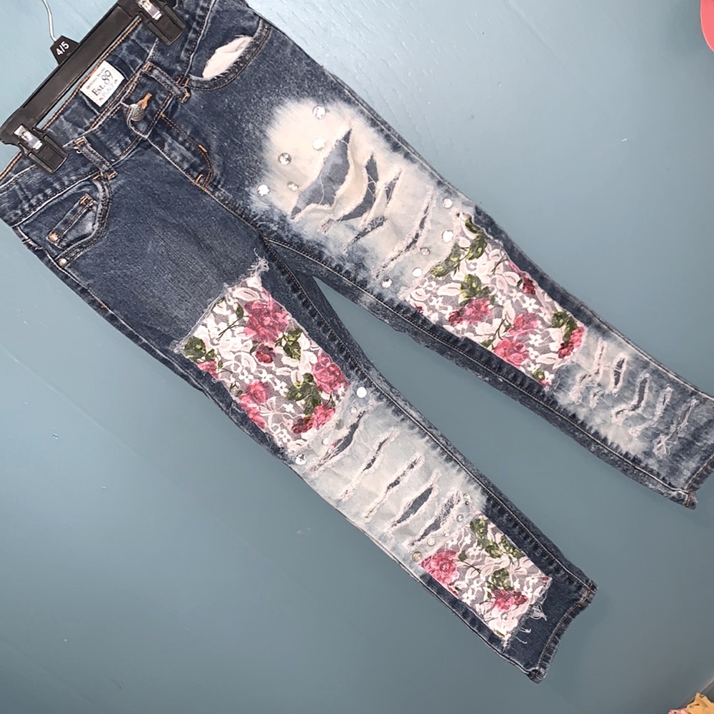 Distressed Jeans w Lace Patches & Crystals